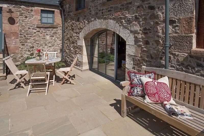 THE BYRE AT REEDSFORD - sleeps 4 in 2 bedrooms near Wooler