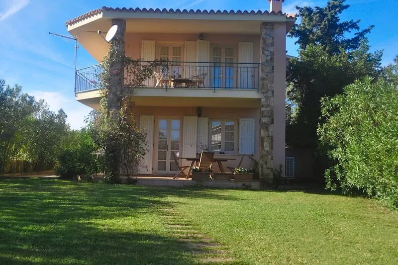 Villa Rosa, Budoni. Independent villa 150 meter from the beach, free wi-fi