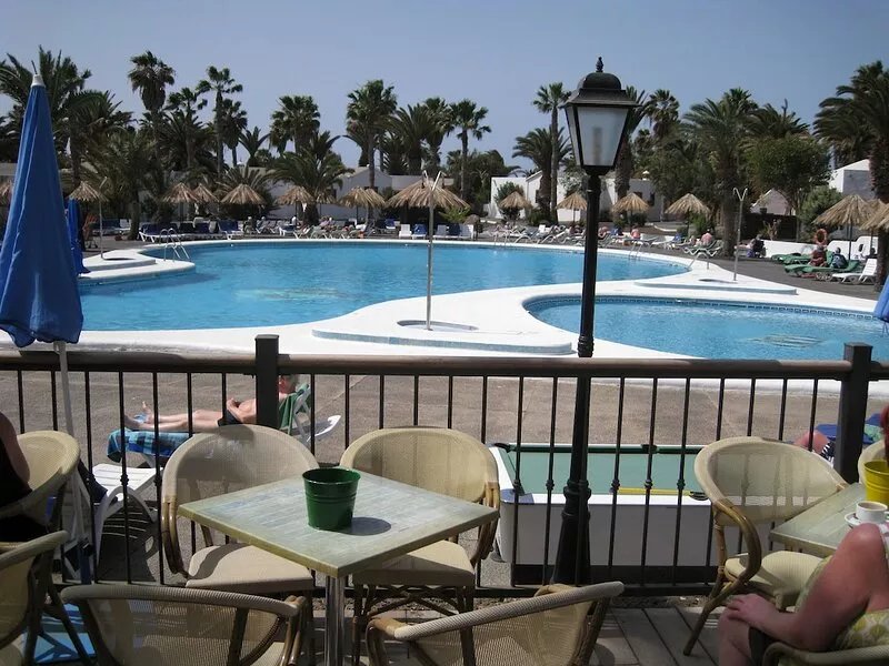 Deluxe 2 bed Villa on Las Brisas complex with large heated pool, close to beach