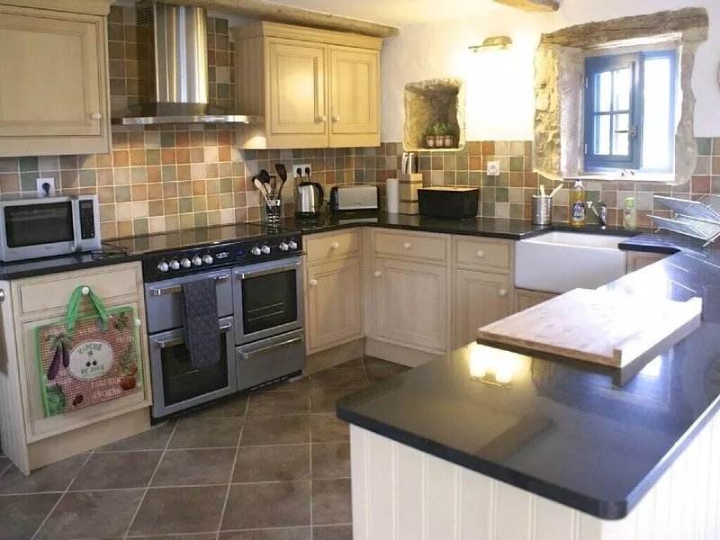 Period Farmhouse, sleeps 12, large 12m x 6m pool, barn, big garden, courtyard