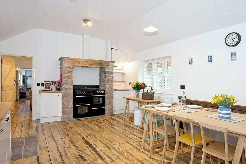 4 bedroom accommodation in Llandwrog, near Caernarfon