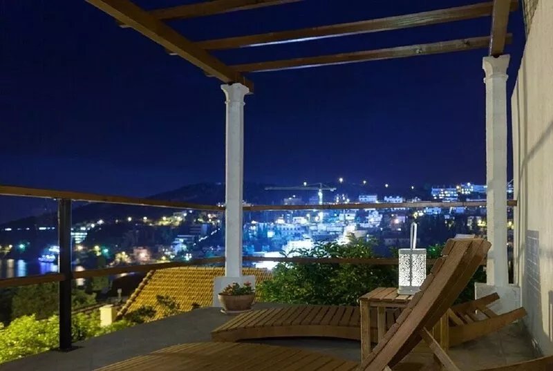 Two bedroom apartment Romeo with hot-tub