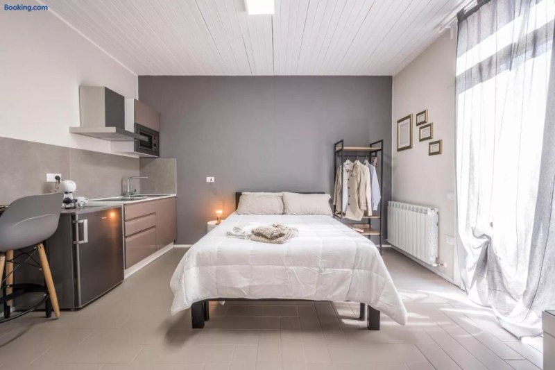 Emilia Suite Essence