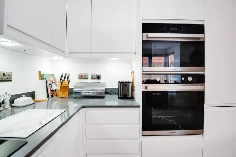 'Spire View'  New Forest Holiday Home - 3 minutes walk to the open forest