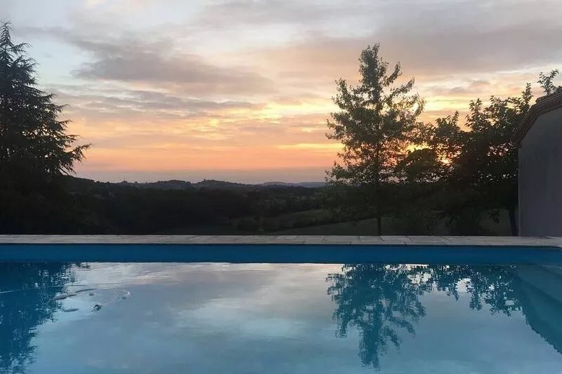 Fully air-conditioned 4-bedroom house, swimming pool, pool house with panoramic