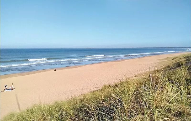2 bedroom amazing home in La Tranche-sur-Mer