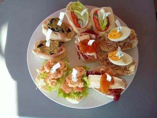Confine Cafe
