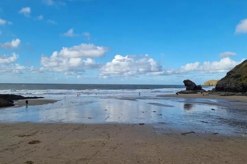A delightful seaside stone cottage, just a minute's walk from the beach.