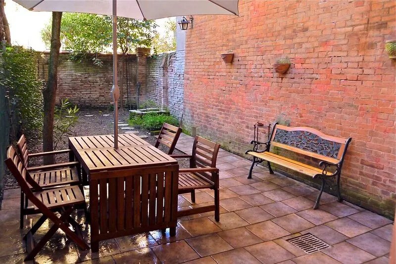 COZY BOLOGNA CENTRE APARTMENT WITH PRIVATE GARDEN