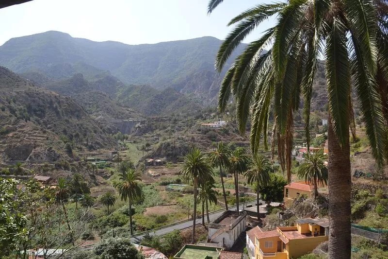 C. Rural Risco Padrón: Beautiful old house in an environment of total