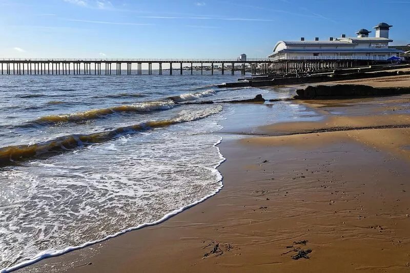 Luxury platinum lodge at Suffolk Sands Holiday Park ref 45009MV
