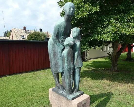 Statyn ''det Raka Och Det Bojda''