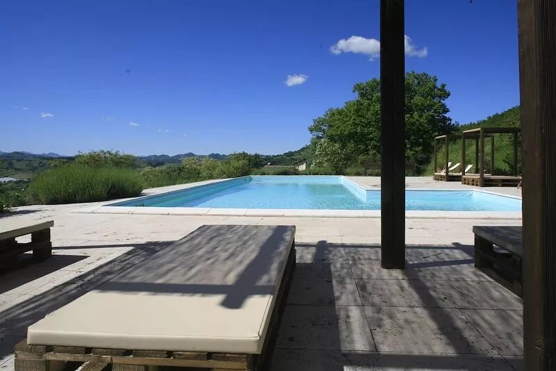 Apartment with swimming pool with fantastic view and close to the sea