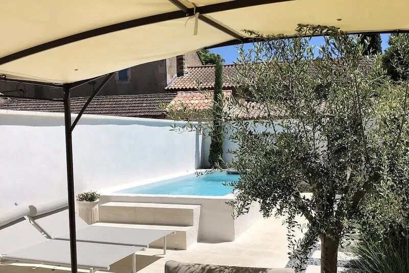The air-conditioned Mas d'Arthur, in the center of St Rémy, with garden and