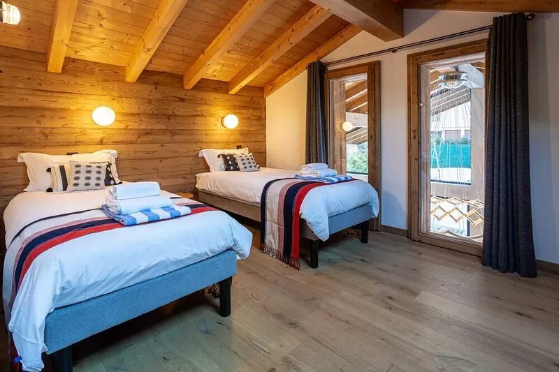 Chalet Gloribel -  5 bedroom/5 bath, Hot tub, Parking