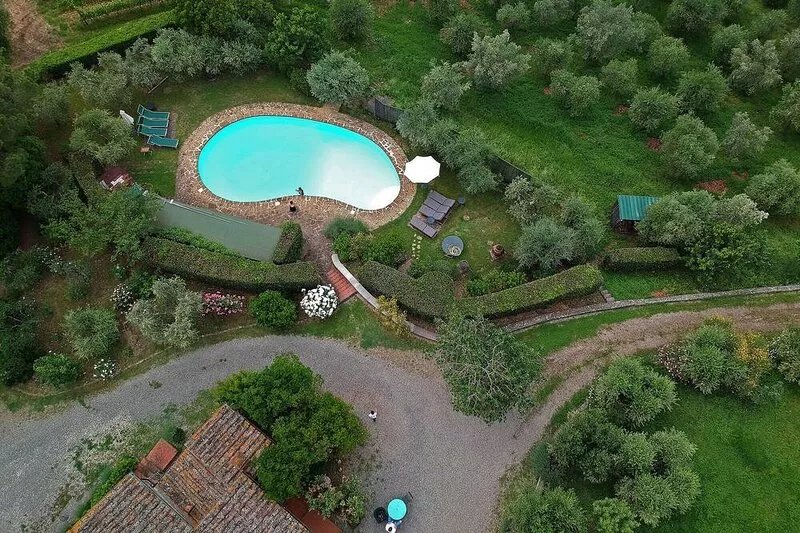A Charming Country House in the Tuscan Chianti with pool and gardens