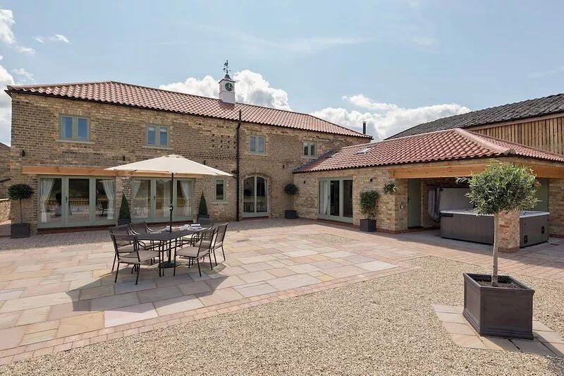 5 bedroom accommodation in East Barkwith, near Market Rasen