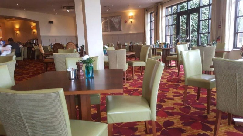 Oaks Bar and Grill
