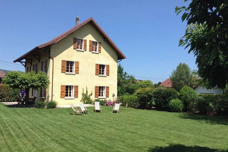 Beautiful family home , big  lawned garden with stunning views across mountains