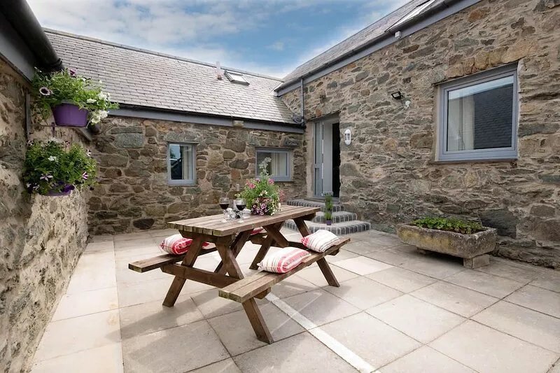 Ty Cwyfan: Three bedroom, pet-friendly apartment in Aberffraw