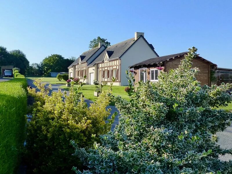 Pistache Cottage with garden view