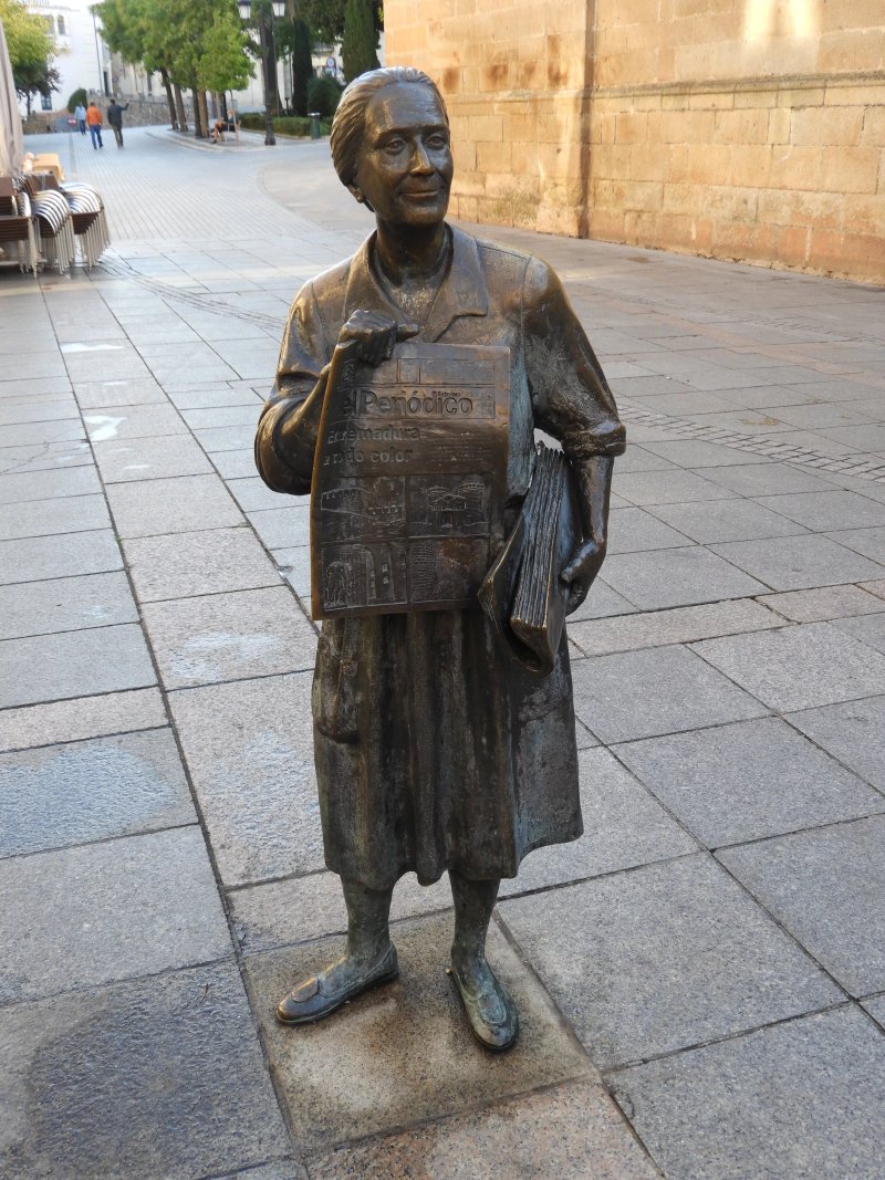 Statue of Leoncia Gomez