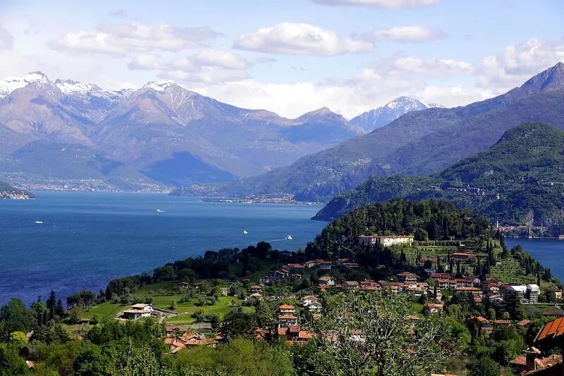 BELLAGIO LES ETOILES detached house with garden, bbq, lake view, private parking