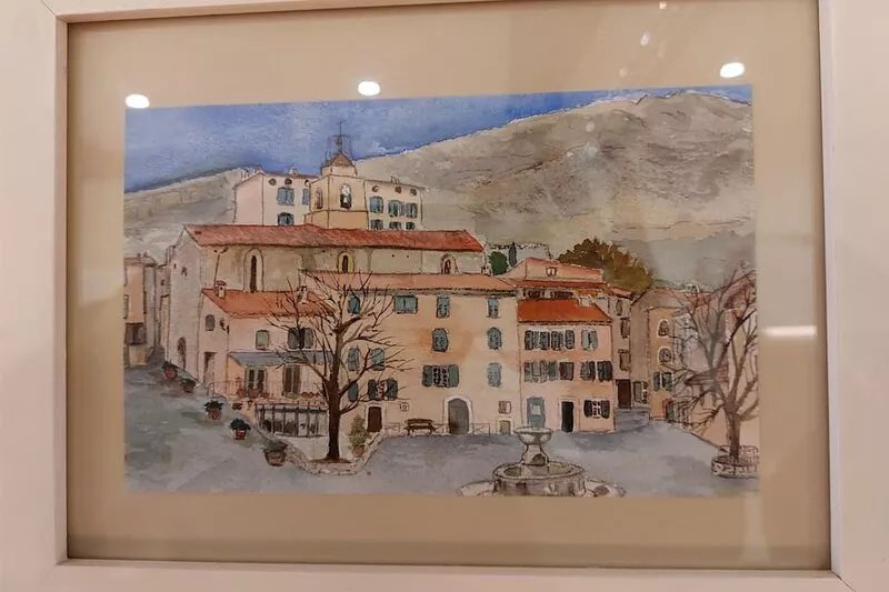 In the heart of a medieval French village. One bed apartment. Pet friendly