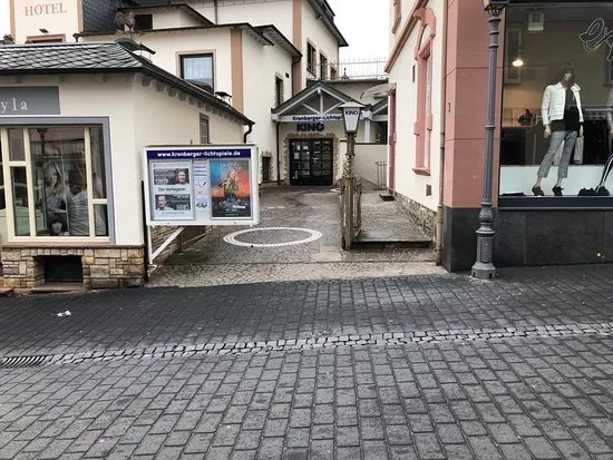 Kronberger Lichtspiele.