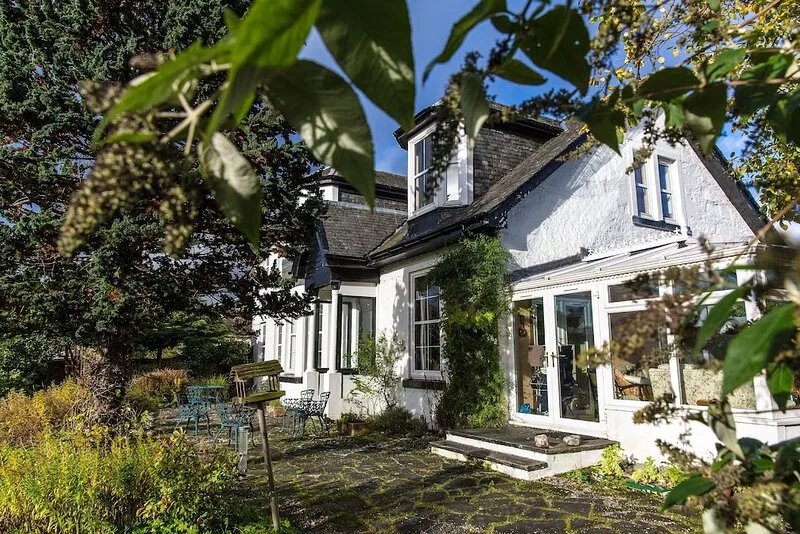 Extended Victorian Manor House With Conservatory / large Garden, sleeps 12