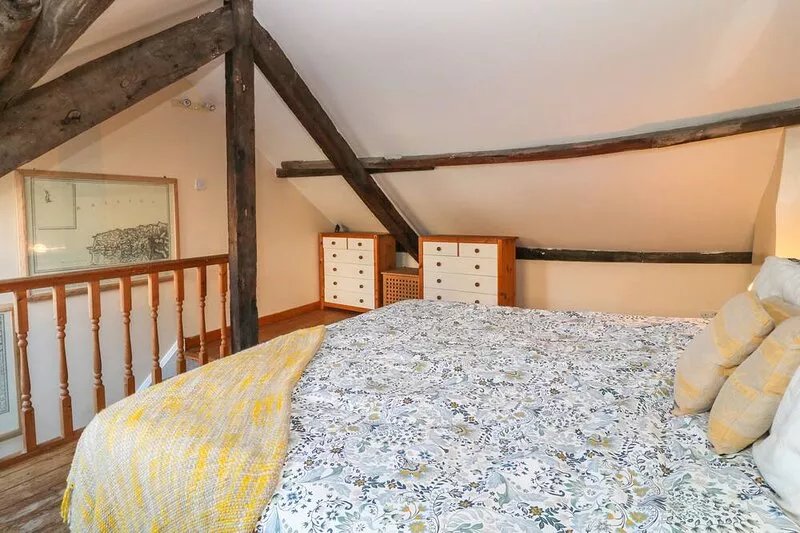 37 MARKET STREET, pet friendly, with open fire in Appledore
