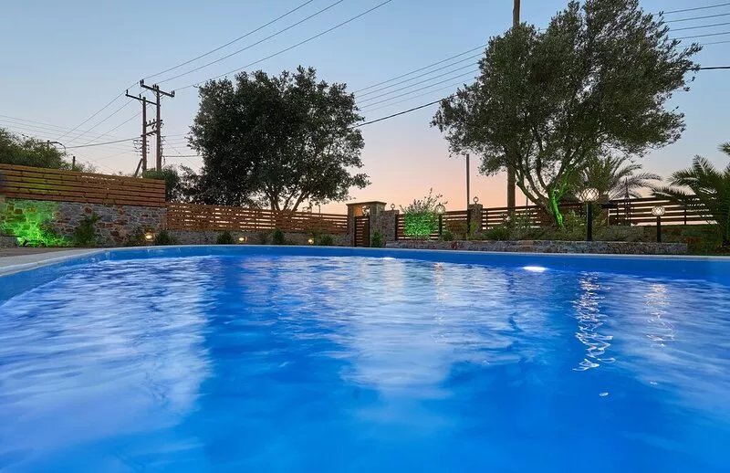 Your ideal holiday in Hersonissos in a Villa with a private pool and jacuzzi.