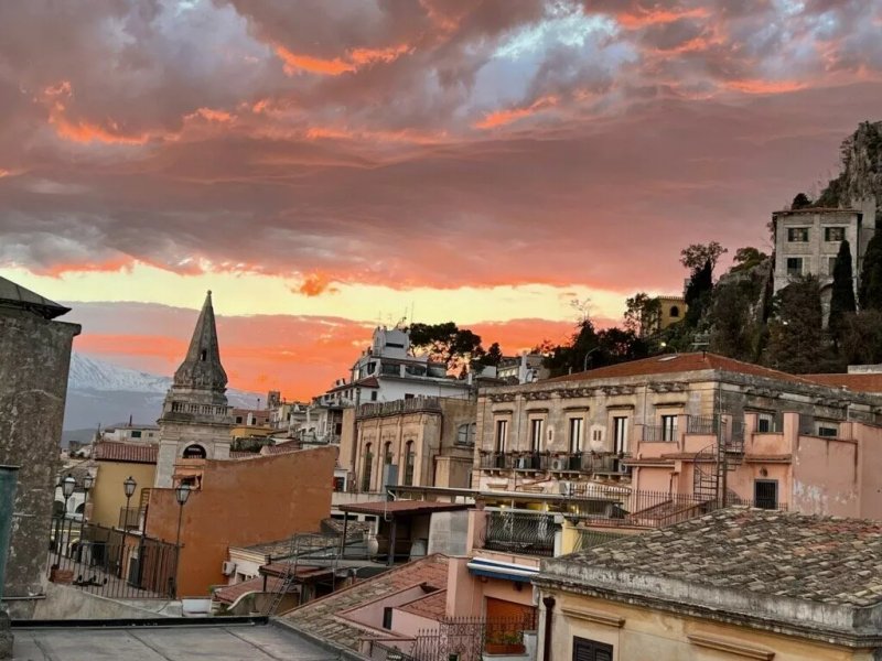 Skyline Apartment Taormina, panorama of the bay and volcano Etna