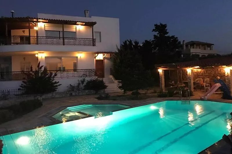 3 Χάριτες - Βίλα με πισίνα - Vila with pool- Vila with swimming pool.