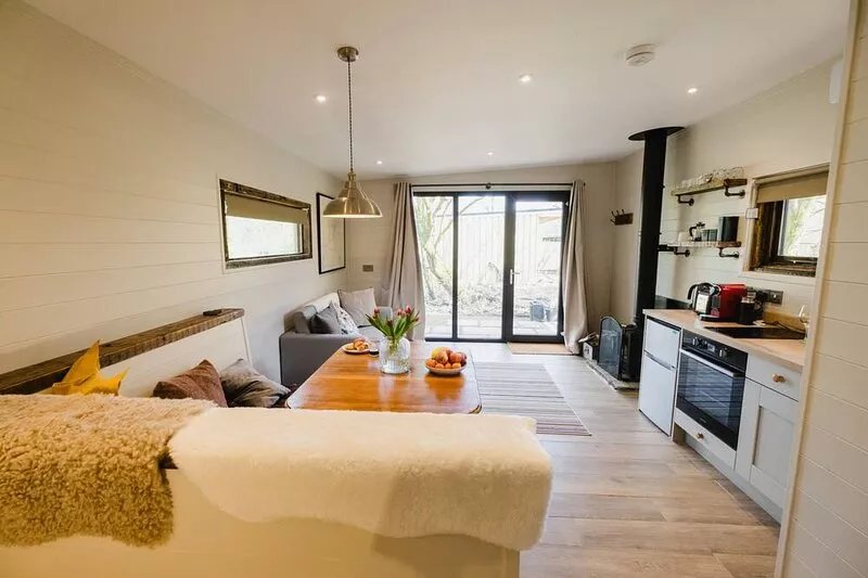 Black Moss, Cosy cabin