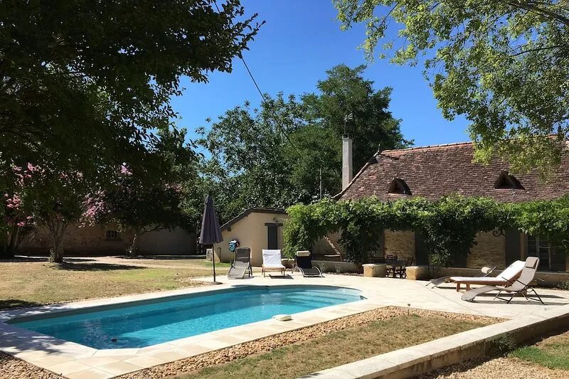 CHARMING PERIGOURDINE ALONG THE DORDOGNE