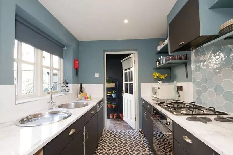 Bar Wall Cottage - City Wall Views Sleeps 5