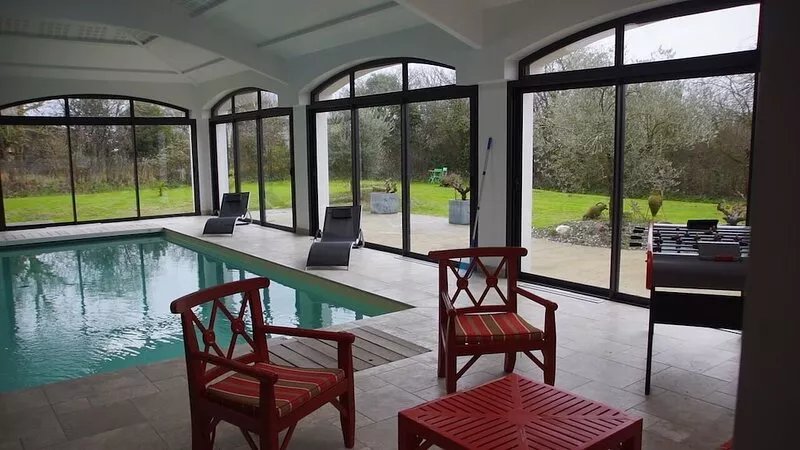Property with indoor pool of 270m2