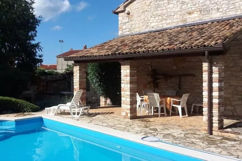 Traditional Istrian stone farmhouse with private pool. Secure & secluded garden