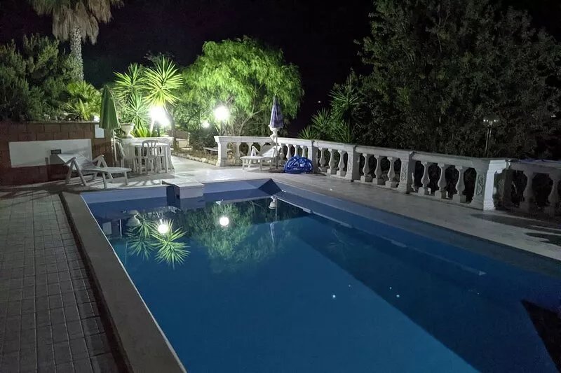 Exquisite Holiday Villa, spacious terrace and pool in the Sicilian countryside