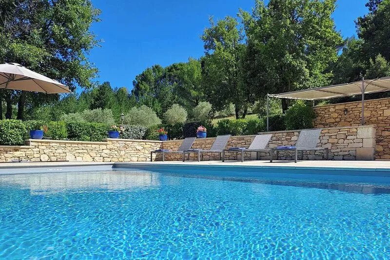 Luberon, Property in Provence of 4 hectares, Total peace, Swimming pool 14 metrs