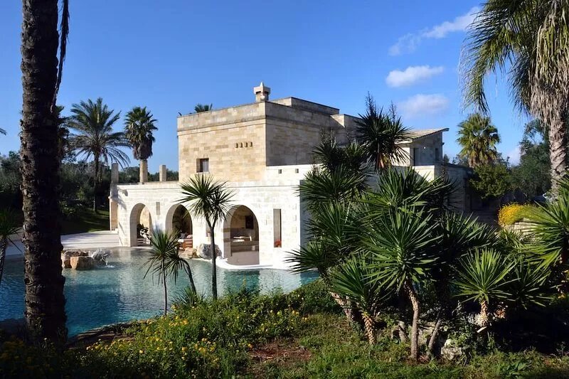 "Welcome to Masseria Quadrelli: an oasis of elegance in the heart of Salento"