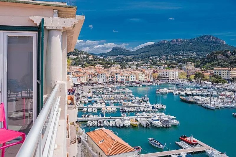 Le Naio sur Leau by Winkyhouse Cassis