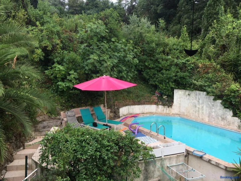 Le Cannet, Chambre a l'etage d'une maison avec piscine