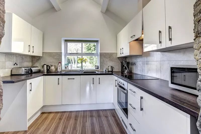 Ty Menai - Two Bedroom House, Sleeps 4