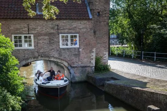 Canal Hopper Delft