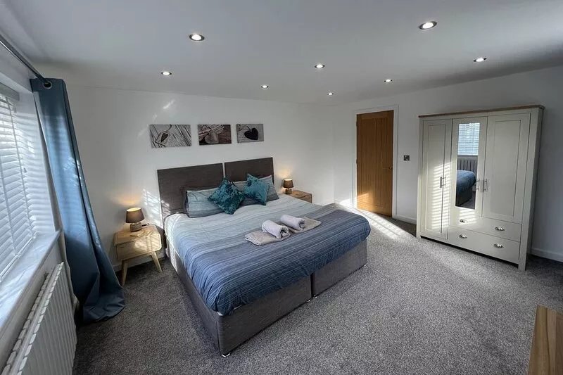 Stylish Modern Home with Parking, Enclosed Garden