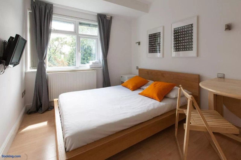 Tooting Rooms by DC London Rooms
