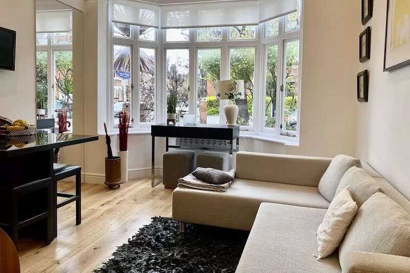 Beautiful One bedroom contemporary Interior Designed  Flat just off Kew Green