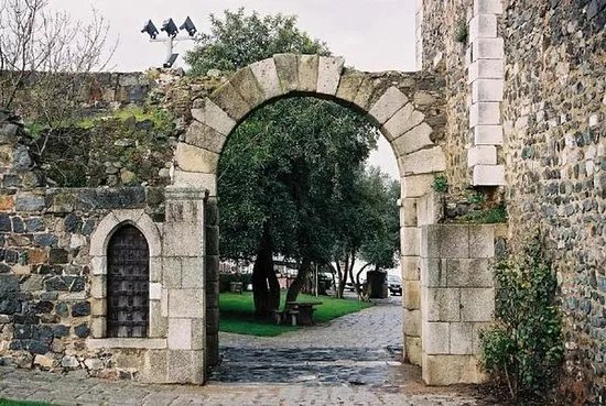 Porta de Evora - Arco romano de Beja